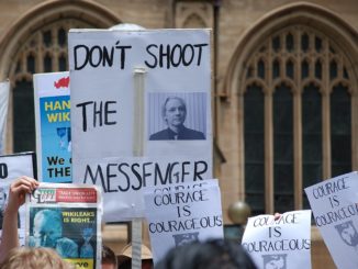A demonstration in front of Sydney Town Hall in support of Julian Assange, held on December 10, 2010 / Wikipedia/Elekhh