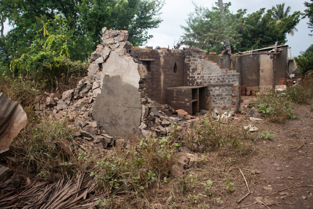 Several houses in Kolhapur district were devastated by floods, forcing people to take out loans, further burdening them as farm work is rapidly declining because of the changing climate / credit: Sanket Jain